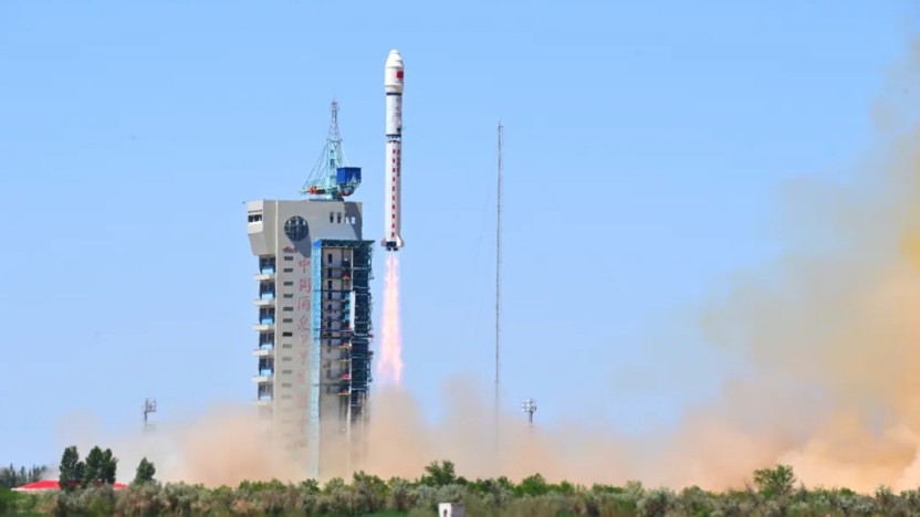 china satellites
