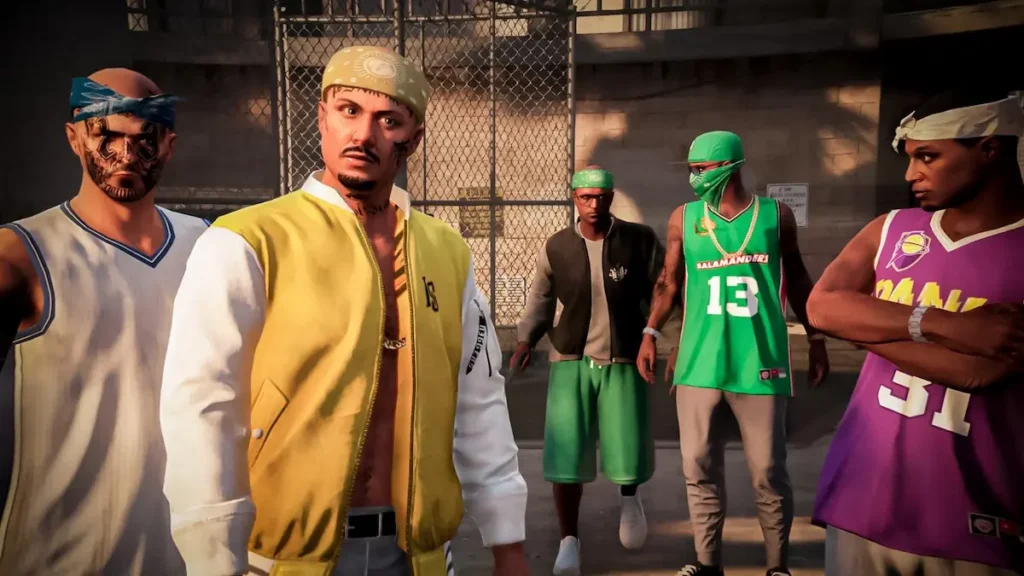 Un grup de membri ai găștii San4san stau împreună lângă un gard, captură din GTA 6