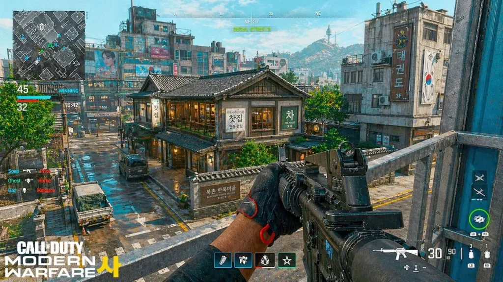Imagine din perspectiva primei persoane, cu o pușcă pe o terasă de metal, deasupra unei străzi cu case tradiționale coreene, în multiplayerul Call of Duty Modern Warfare 4